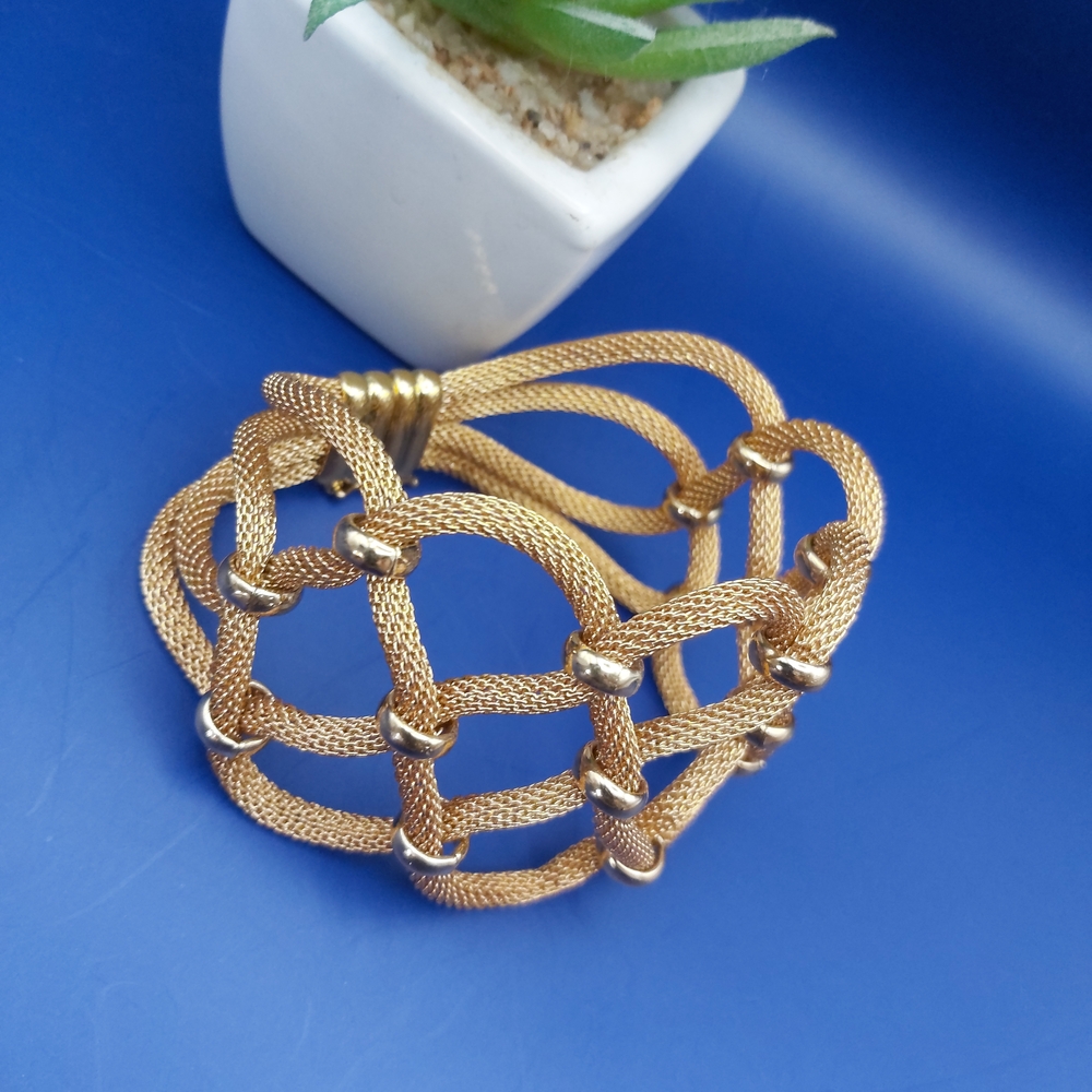 🕰 Lauren Ralph Lauren Gold Braided Mesh Bracelet